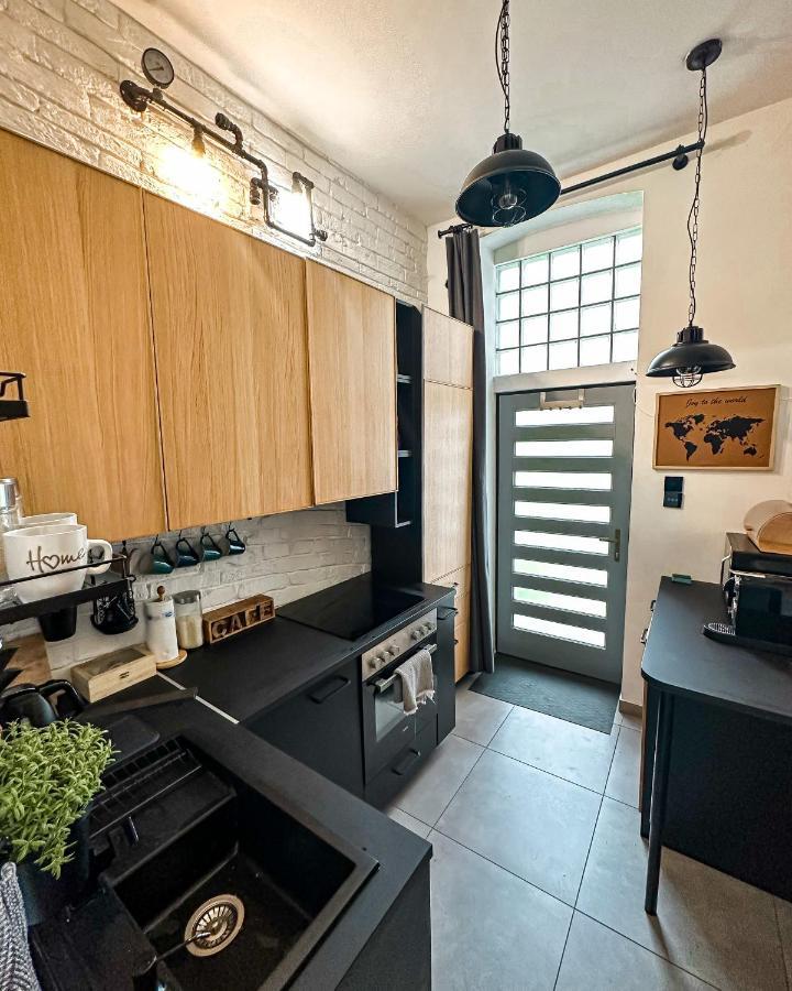 Urban Studio With Private Garden Near Andrassy บูดาเปสต์ ภายนอก รูปภาพ