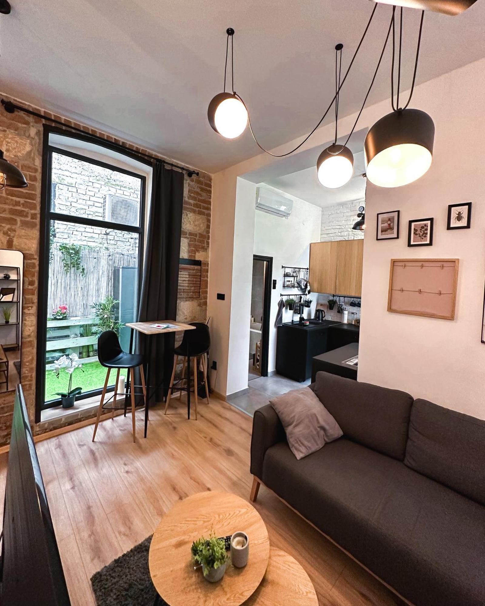 Urban Studio With Private Garden Near Andrassy บูดาเปสต์ ภายนอก รูปภาพ